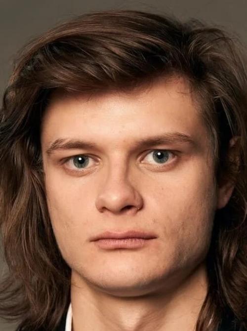 Charlie Tahan