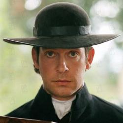 Tom Hollander