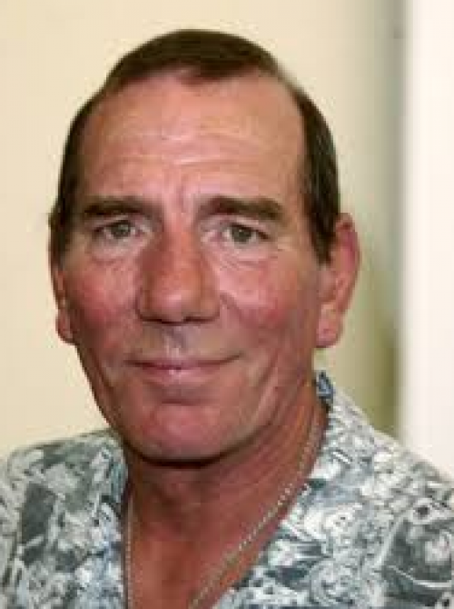 Pete Postlethwaite