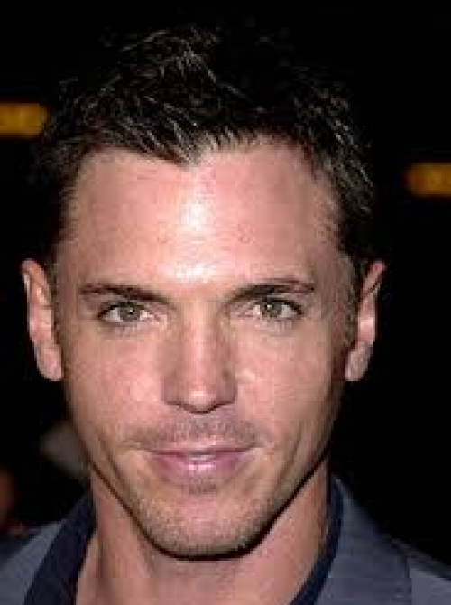 Nicholas Lea