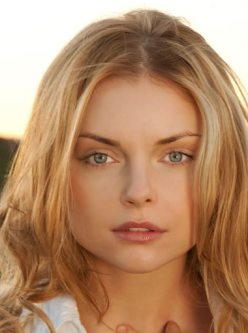 Izabella Miko