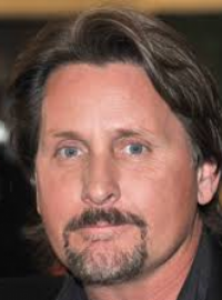 Charlie Sheen est le frère de Emilio Estevez