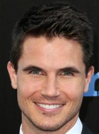 Robbie Amell