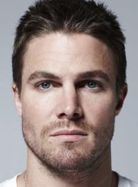 Robbie Amell est le frère de Stephen Amell