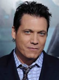 Holt McCallany